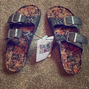 NWT Muk Luk sandals